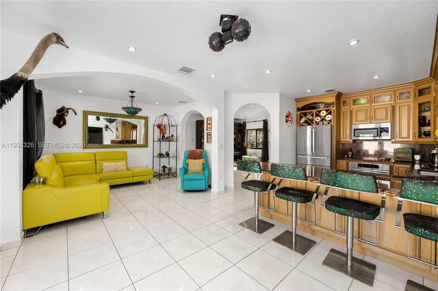 8935 NW 164th St, Miami Lakes, FL 33018