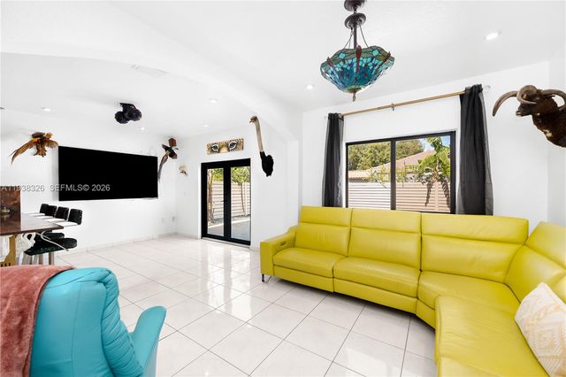 8935 NW 164th St, Miami Lakes, FL 33018