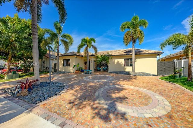 8935 NW 164th St, Miami Lakes, FL 33018