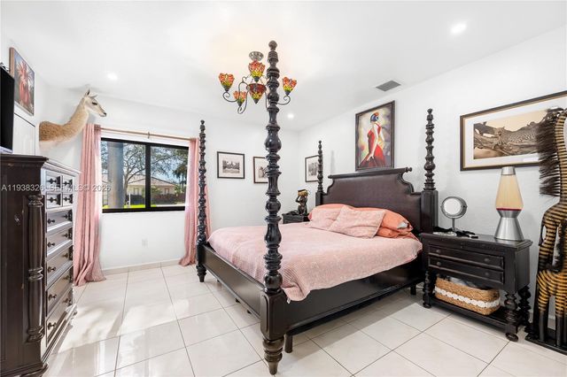 8935 NW 164th St, Miami Lakes, FL 33018