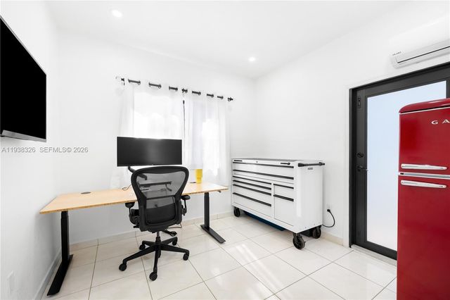 8935 NW 164th St, Miami Lakes, FL 33018