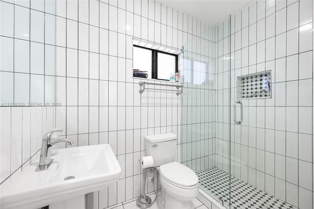 8935 NW 164th St, Miami Lakes, FL 33018