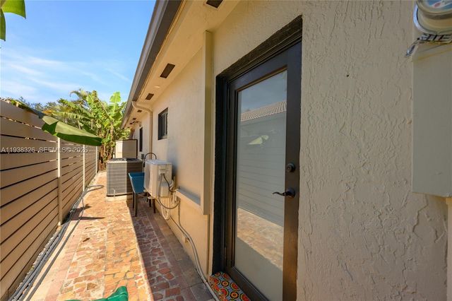 8935 NW 164th St, Miami Lakes, FL 33018