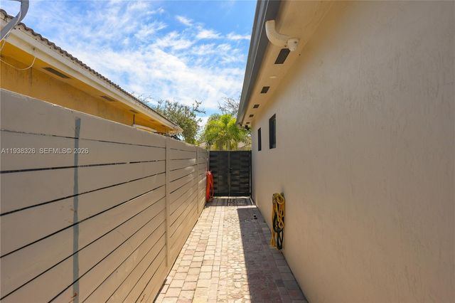 8935 NW 164th St, Miami Lakes, FL 33018