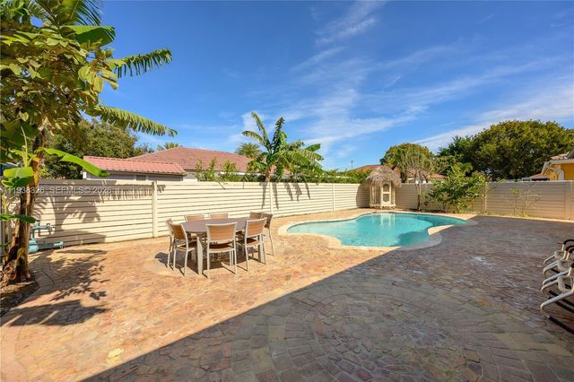 8935 NW 164th St, Miami Lakes, FL 33018