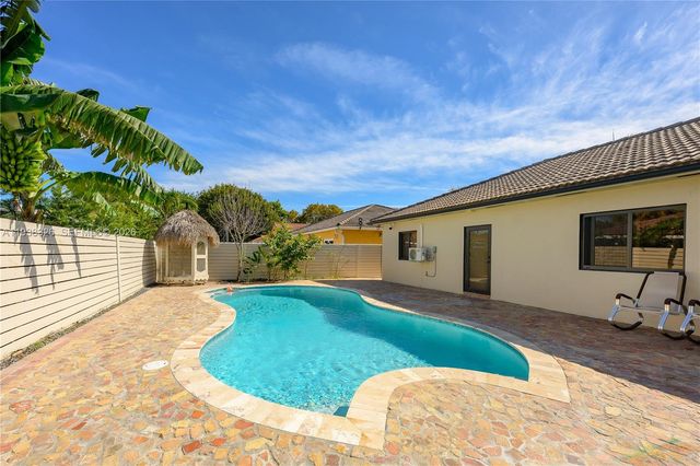 8935 NW 164th St, Miami Lakes, FL 33018