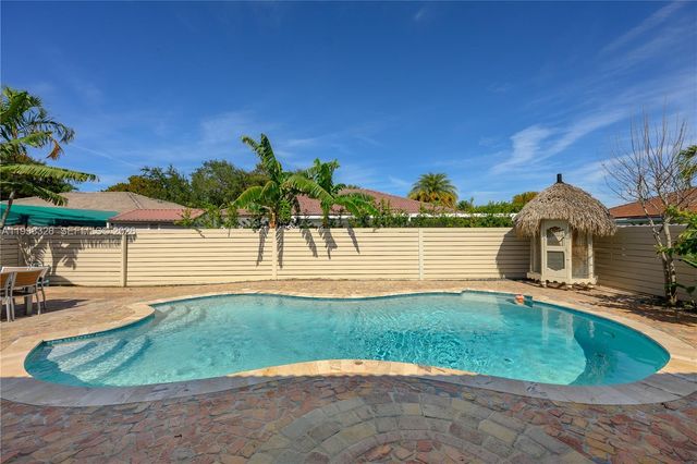 8935 NW 164th St, Miami Lakes, FL 33018