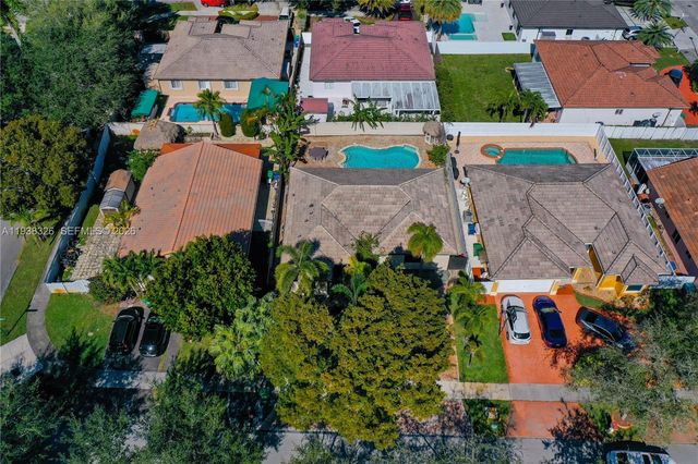 8935 NW 164th St, Miami Lakes, FL 33018