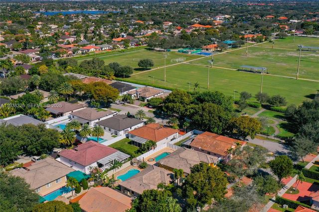 8935 NW 164th St, Miami Lakes, FL 33018