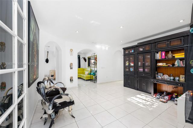 8935 NW 164th St, Miami Lakes, FL 33018