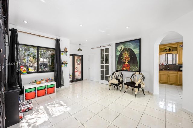 8935 NW 164th St, Miami Lakes, FL 33018