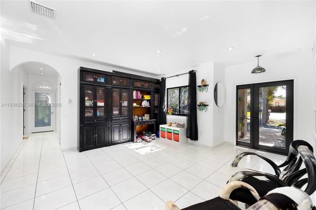 8935 NW 164th St, Miami Lakes, FL 33018