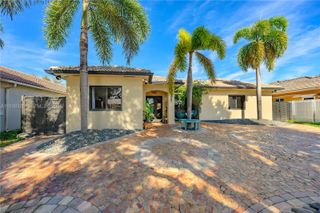 8935 NW 164th St, Miami Lakes, FL 33018