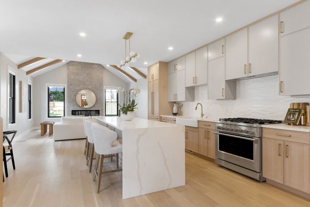 20 Salisbury Right, Newton, MA 02458