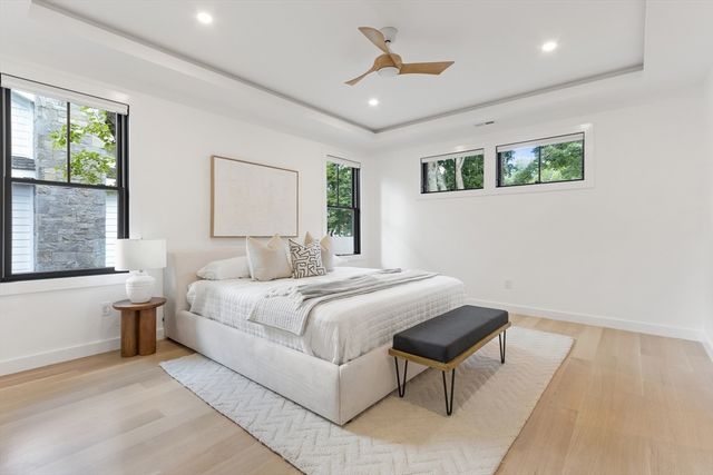 20 Salisbury Right, Newton, MA 02458