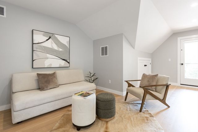 20 Salisbury Right, Newton, MA 02458