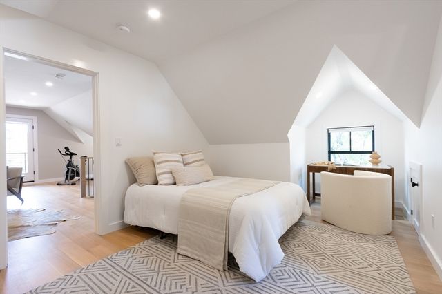 20 Salisbury Right, Newton, MA 02458