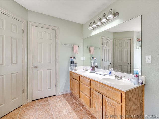 8916 E 105th Street North, Owasso, OK 74055