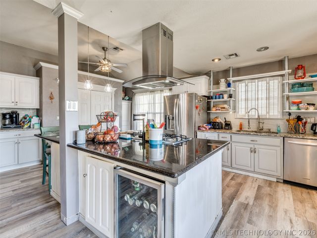 8916 E 105th Street North, Owasso, OK 74055