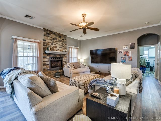 8916 E 105th Street North, Owasso, OK 74055