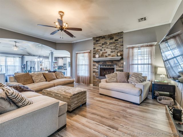 8916 E 105th Street North, Owasso, OK 74055