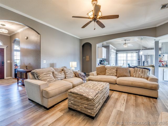 8916 E 105th Street North, Owasso, OK 74055