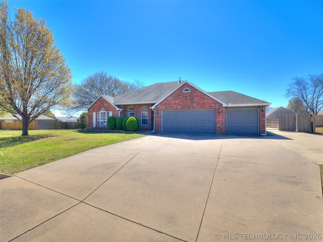 8916 E 105th Street North, Owasso, OK 74055