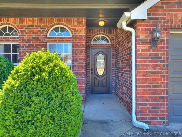 8916 E 105th Street North, Owasso, OK 74055