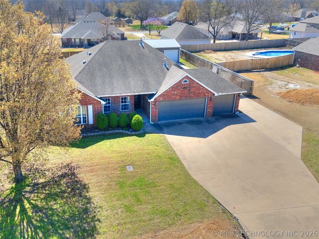 8916 E 105th Street North, Owasso, OK 74055