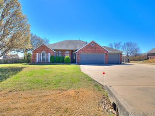 8916 E 105th Street North, Owasso, OK 74055