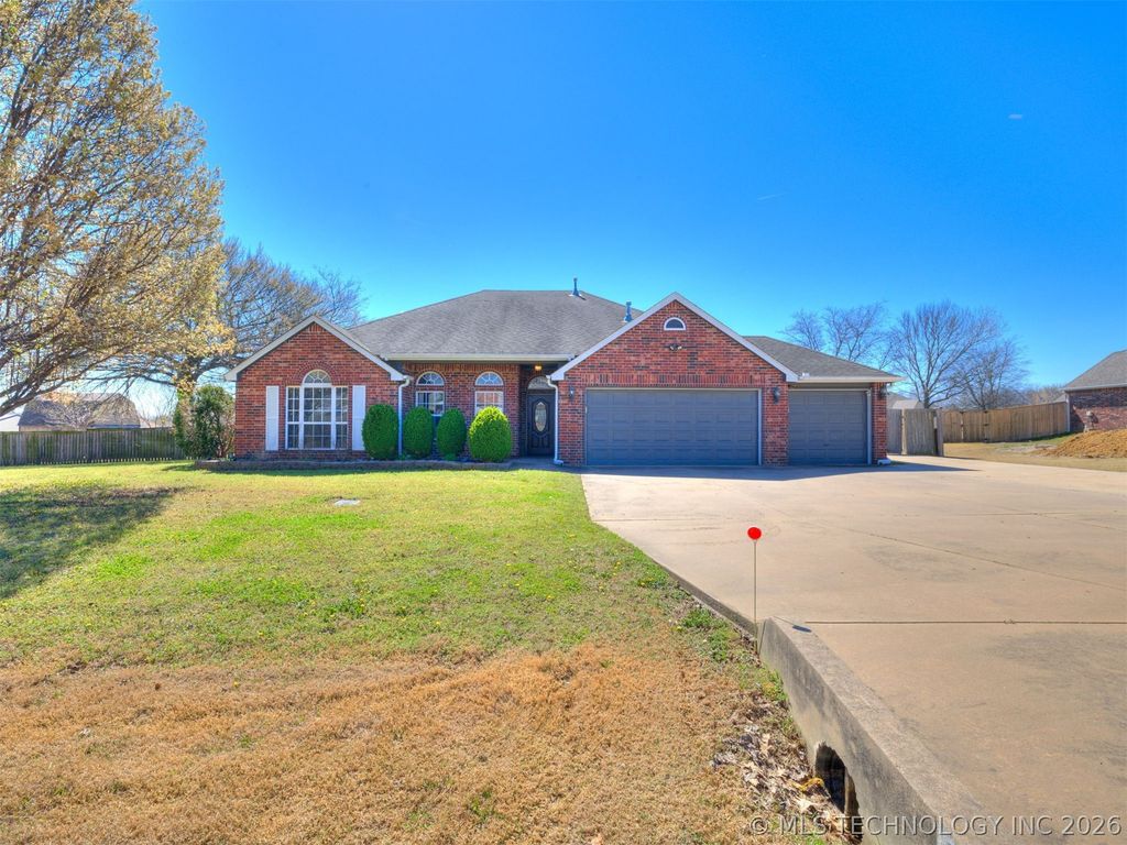 8916 E 105th Street North, Owasso, OK 74055