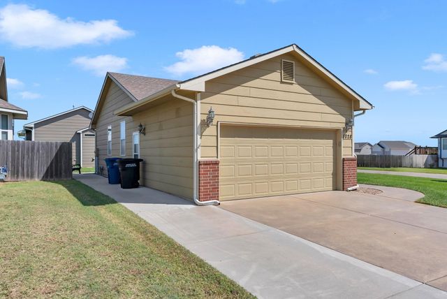 1028 Bedell Rd, Augusta, KS 67010