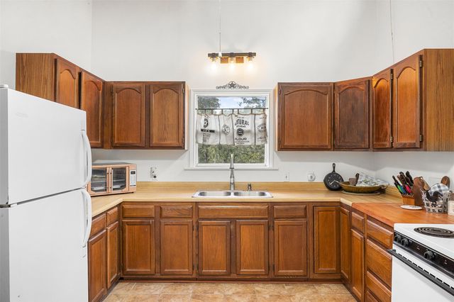 1141 Reeves Road, Garwood, TX 77442