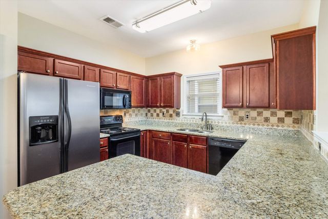 1335 ISLAND PLACE PL E, Memphis, TN 38103