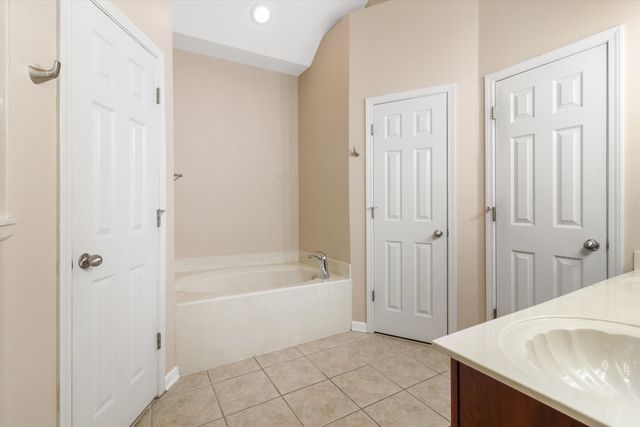 1335 ISLAND PLACE PL E, Memphis, TN 38103