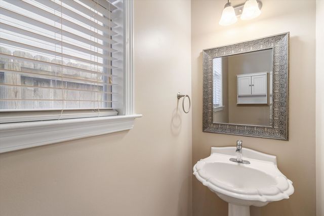 1335 ISLAND PLACE PL E, Memphis, TN 38103