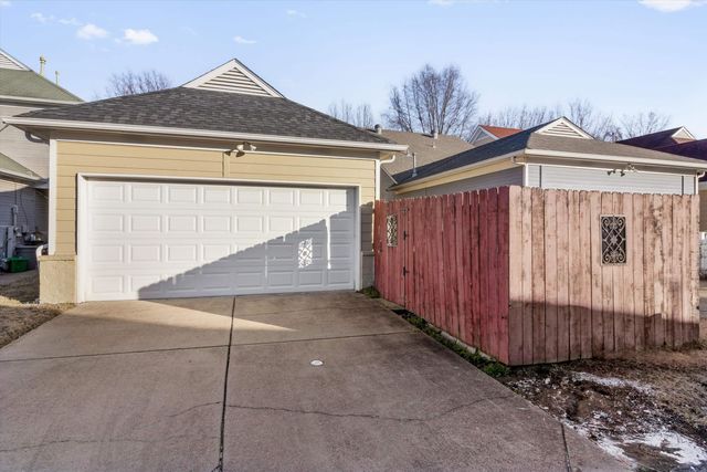 1335 ISLAND PLACE PL E, Memphis, TN 38103