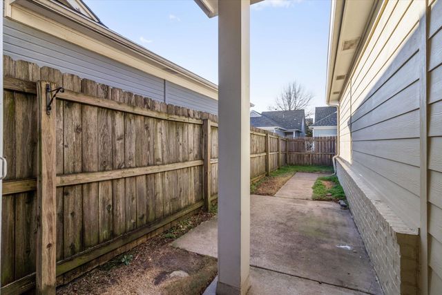 1335 ISLAND PLACE PL E, Memphis, TN 38103