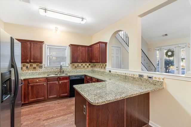 1335 ISLAND PLACE PL E, Memphis, TN 38103