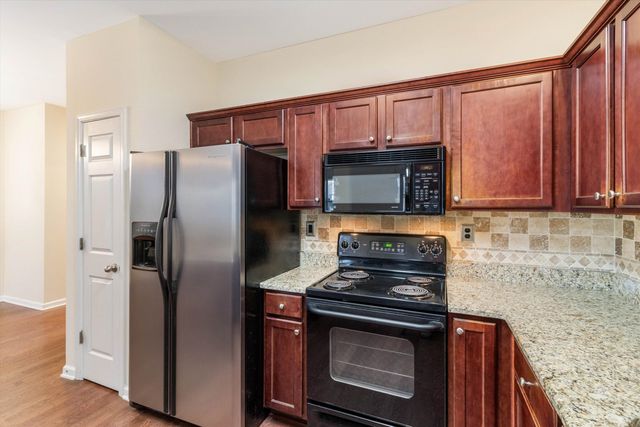 1335 ISLAND PLACE PL E, Memphis, TN 38103