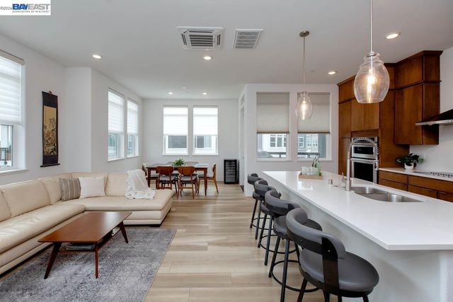 2885 Tradewind Dr, Alameda, CA 94501