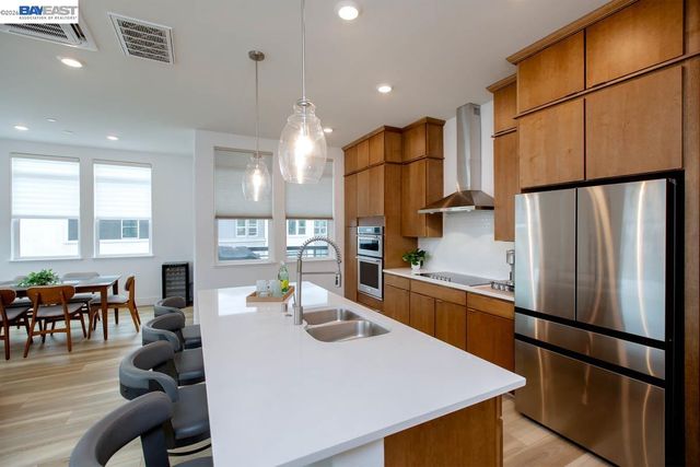 2885 Tradewind Dr, Alameda, CA 94501