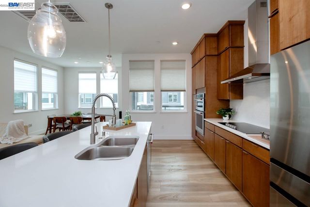 2885 Tradewind Dr, Alameda, CA 94501