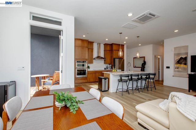 2885 Tradewind Dr, Alameda, CA 94501