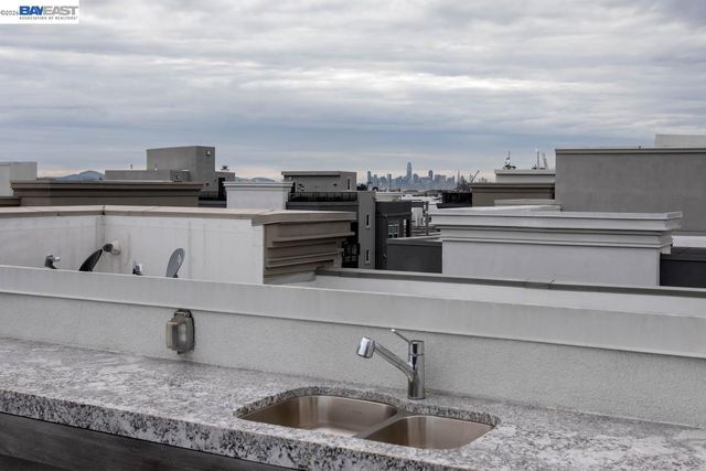 2885 Tradewind Dr, Alameda, CA 94501