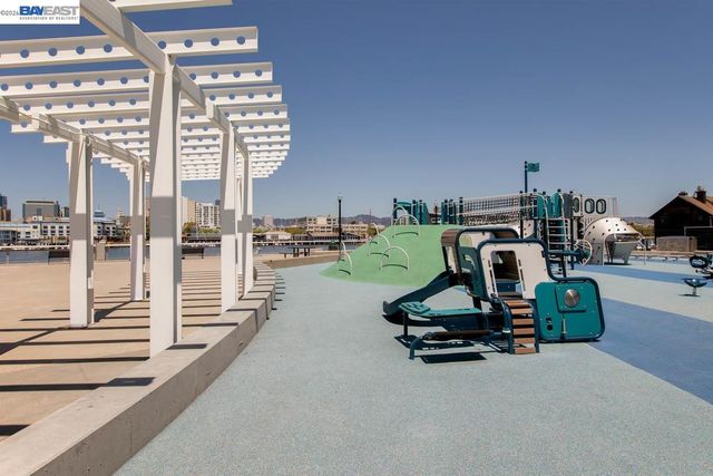 2885 Tradewind Dr, Alameda, CA 94501