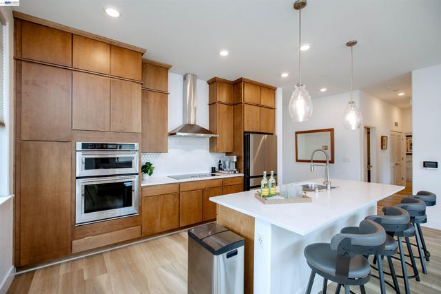 2885 Tradewind Dr, Alameda, CA 94501