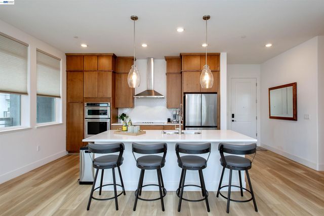 2885 Tradewind Dr, Alameda, CA 94501