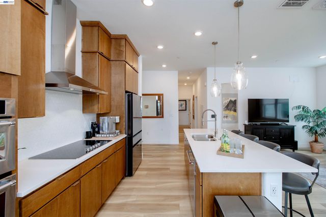 2885 Tradewind Dr, Alameda, CA 94501