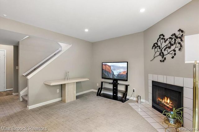 5601 Drake Hollow Drive, West Bloomfield, MI 48322